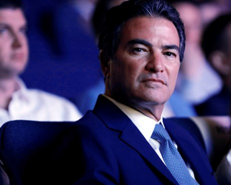 مسؤول إستخباري سابق يخطط لمقاضاة يوسي كوهين لكشفه أسرار أمنية